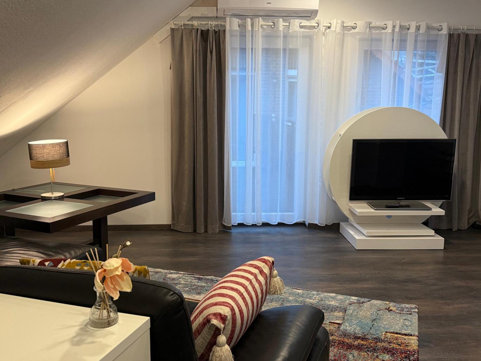 Modern House Gehrden Auf 2 Etagen, Nice Garten, Barbecue, Contactless Check-In, Free Parking Exterior foto